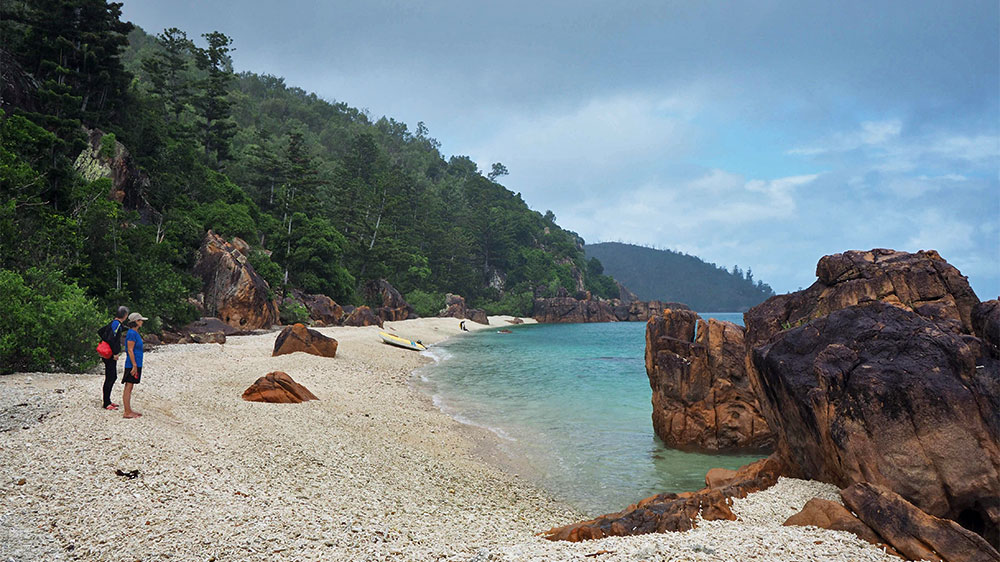 blauwasser_revierinformation_australien_whitsunday_islands_strand_wolken