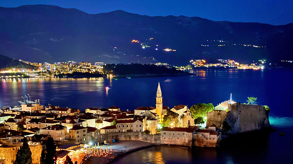 blauwasser_revierinformation_montenegro_budva_bei_nacht