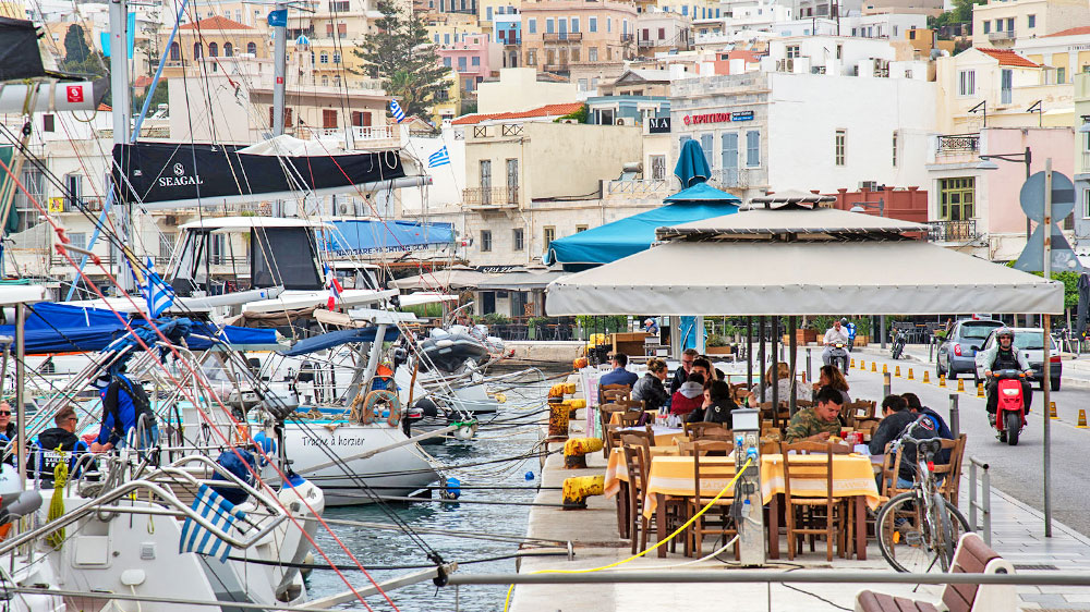 blauwasser_revierinformation_toerntipp_griechenland_kykladen_syros_ermoupoli_liegeplaetze
