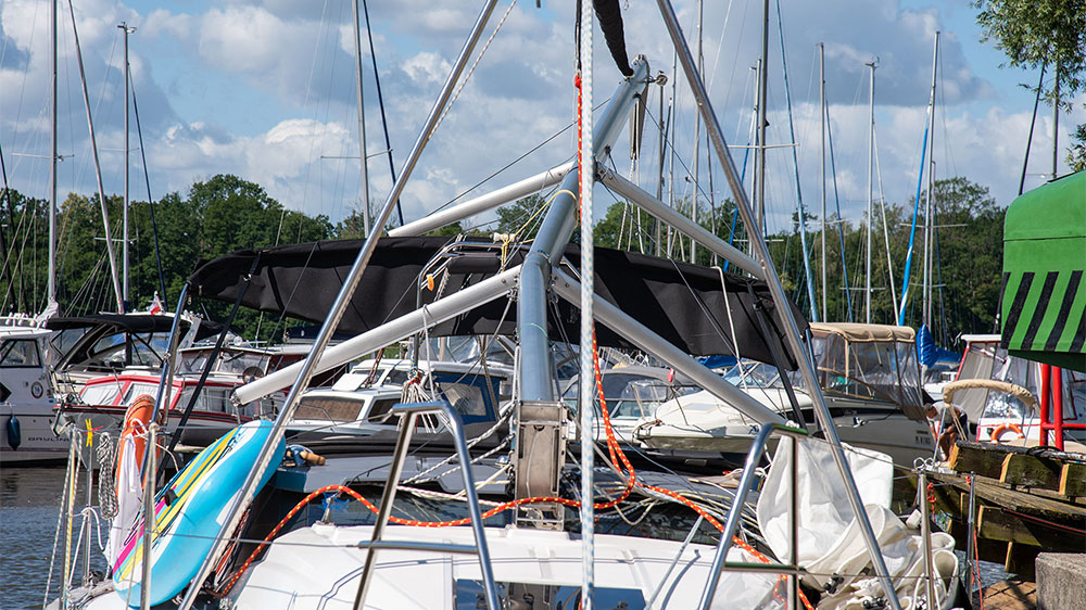 blauwasser_revierreportage_polen_masurische_seenplatte_mast