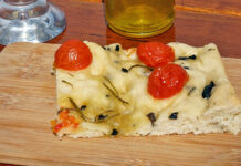 Rezept: Focaccia mit Tomaten und Rosmarin