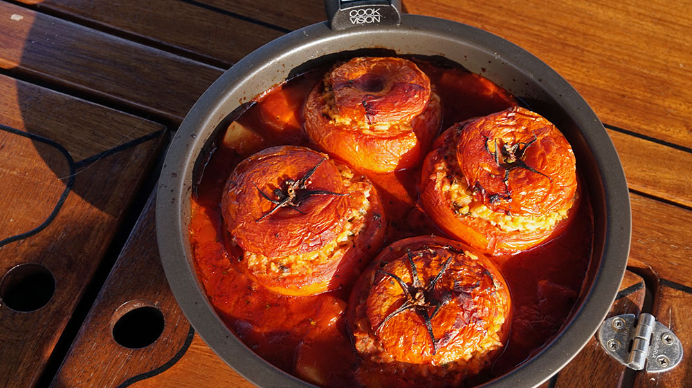 blauwasser_rezepte_gefuellte_tomaten_fertiges_gericht