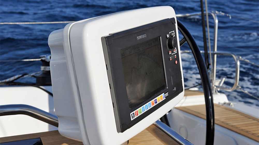 blauwasser_richtig_und_sicher_chartern_yachtauswahl_plotter