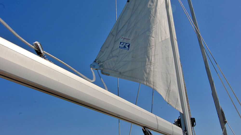 blauwasser_richtig_und_sicher_chartern_yachtauswahl_rollreff