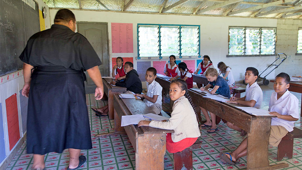 blauwasser_schule_an_bord_outer_rim_tonga
