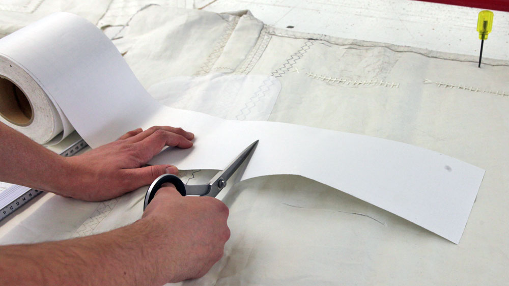 blauwasser_segel_reparatur_riss_zuschneiden