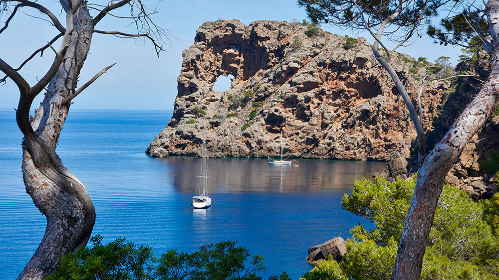 blauwasser_segeln_charter_balearen_mallorca_punta_de_sa_foradada