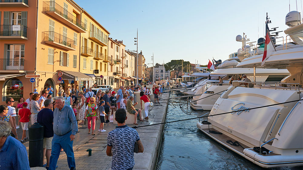 blauwasser_segeln_charter_frankreich_cote_azur_st_tropez_promenade