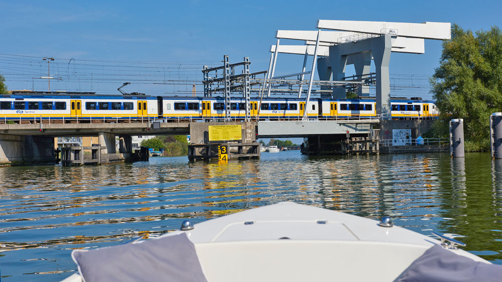 blauwasser_segeln_charter_holland_vecht_eisenbahnbruecke