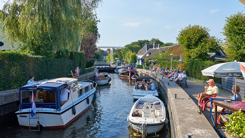 blauwasser_segeln_charter_holland_vecht_seenplatte_loosdrecht_schleuse