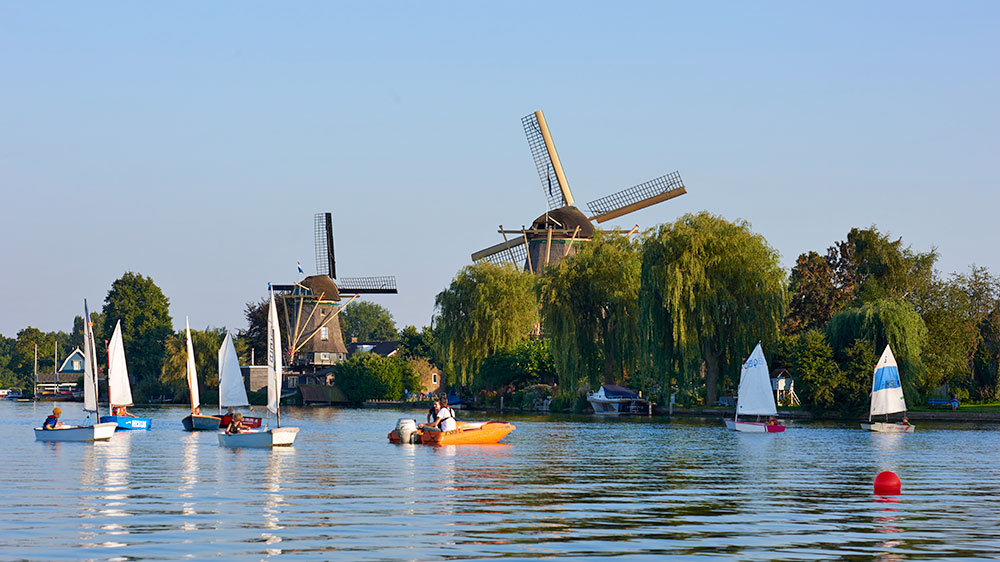 blauwasser_segeln_charter_holland_vecht_windmuehle_opti