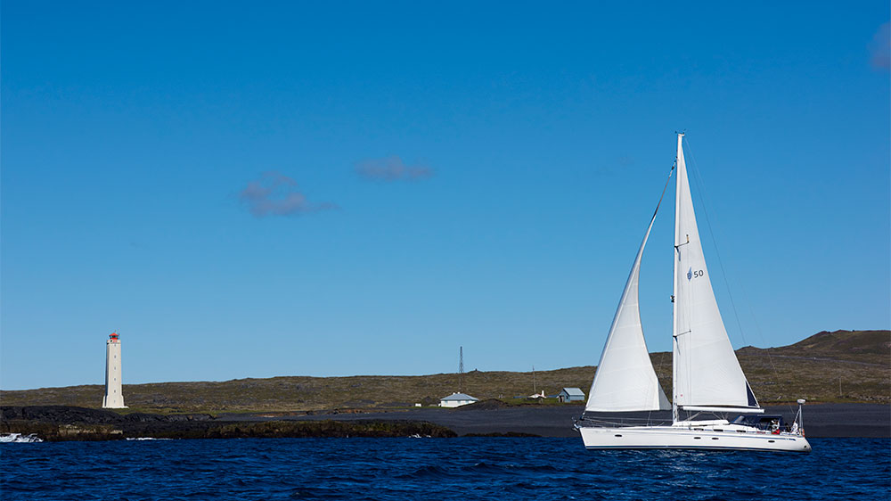 blauwasser_segeln_charter_island_leuchtturm_mallarif_halbinsel_snaefellsnes,