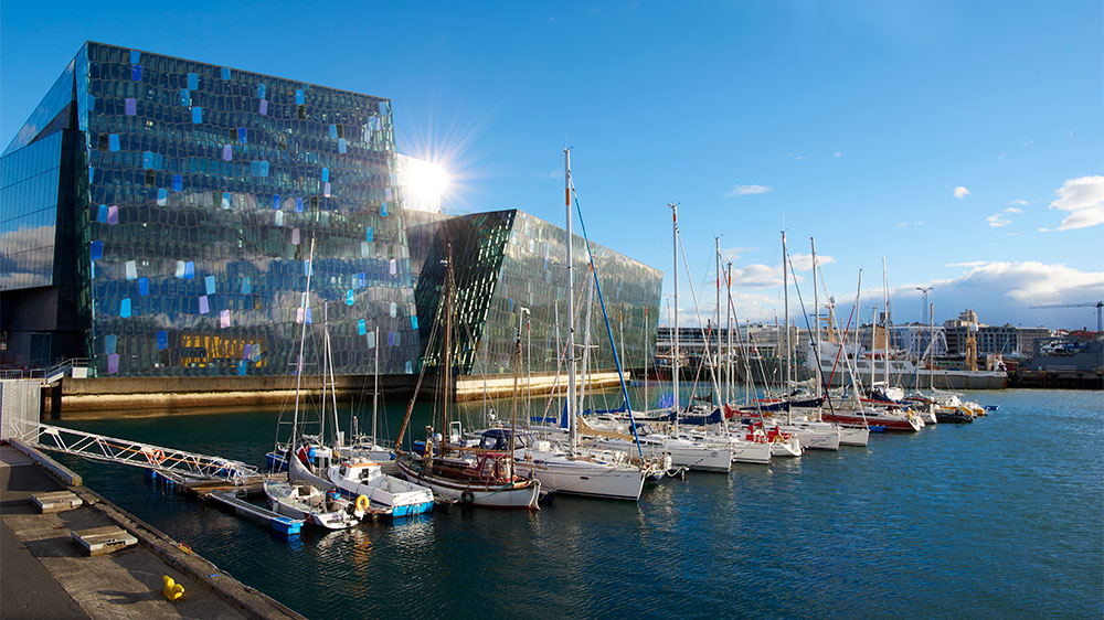 blauwasser_segeln_charter_island_reykjavik_yachthafen_harpa_concert_hall