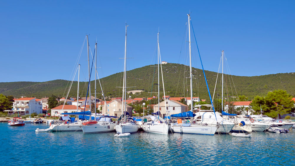 blauwasser_segeln_charter_kroatien_inseln_im_kvarner_insel_ist_hafen
