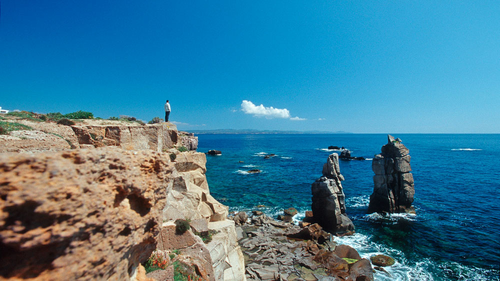 blauwasser_segeln_charter_sardinien_sueden_punta_della_colonne