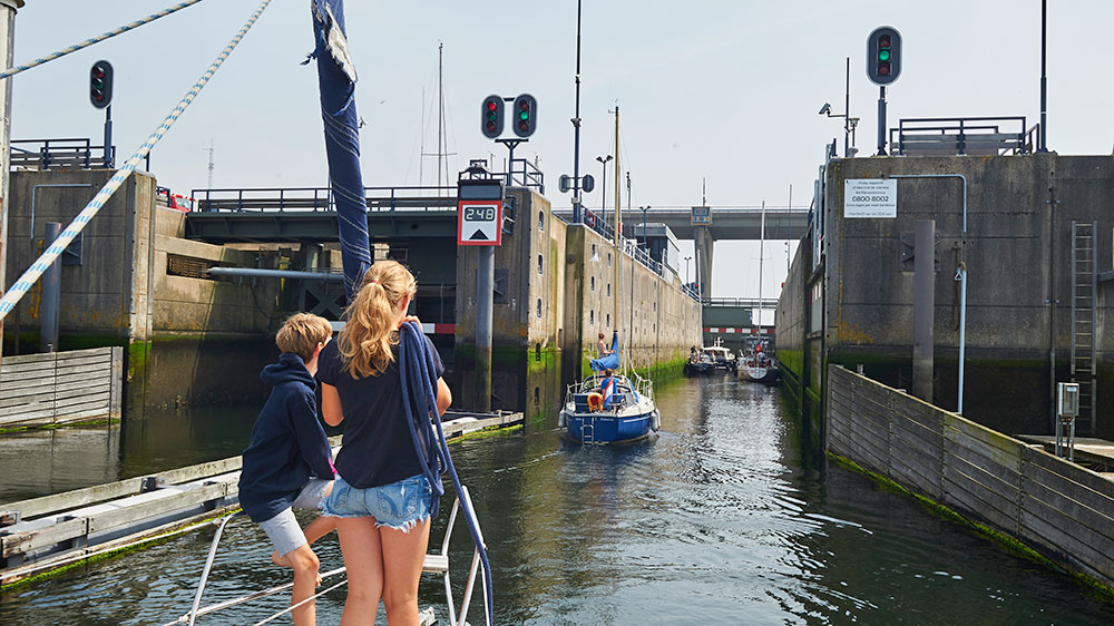 blauwasser_segeln_charter_sued_holland_seeland_nordbrabant_krammer_schleuse
