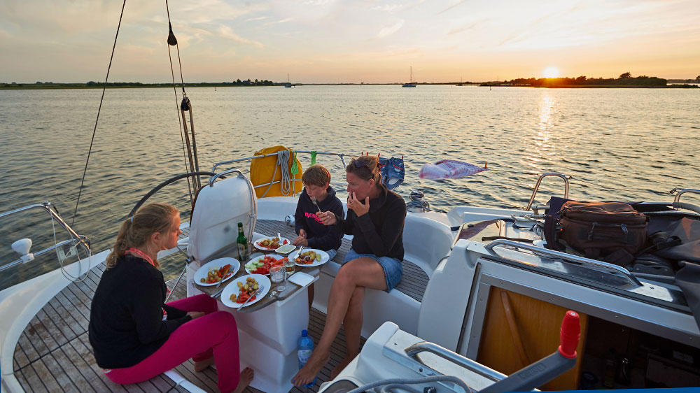 blauwasser_segeln_charter_sued_holland_seeland_veerse_meer_insel_sabbeplaat_cockpit
