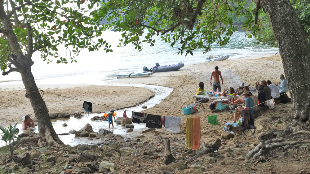 blauwasser_segeln_karibik_tobago_pirates_bay_strandparty