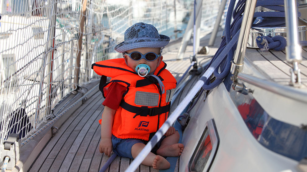 blauwasser_segeln_kinder_sicherheit_yacht_kleinkind
