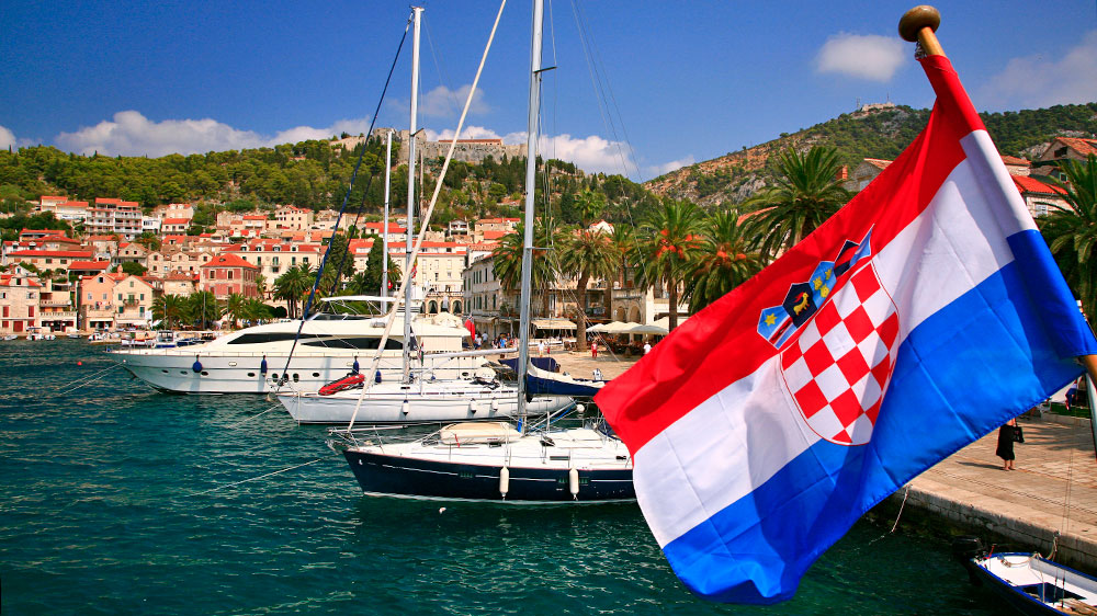 blauwasser_segeln_revier_information_kroatien_flagge_hvar