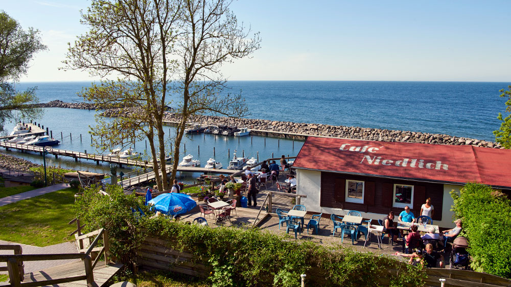 blauwasser_segeln_rund_ruegen_tipps_lohme_cafe_niedlich