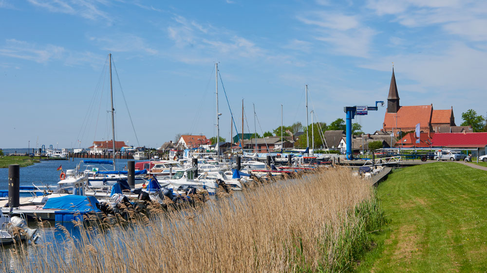blauwasser_segeln_rund_ruegen_tipps_schaprode_dorf_hafen