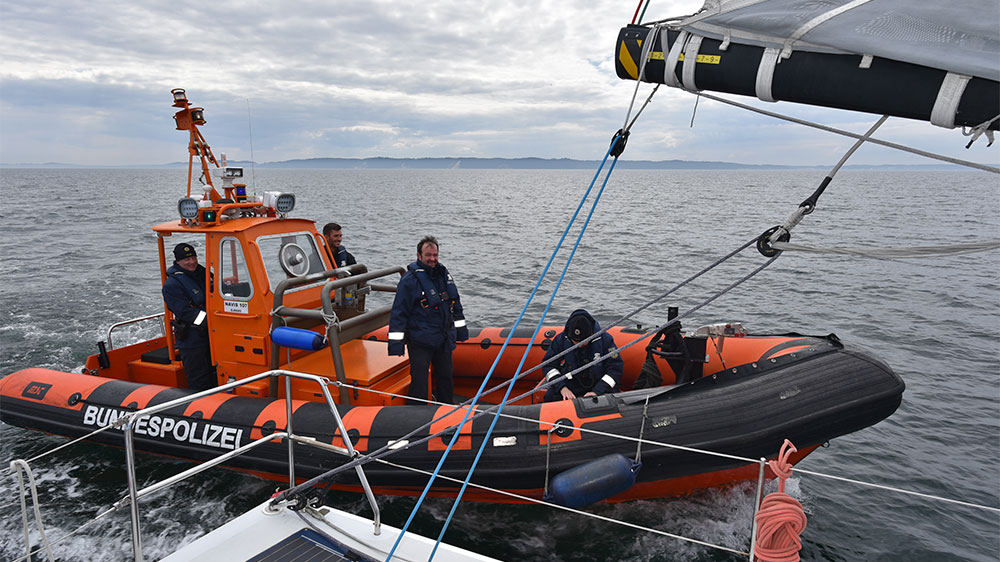 blauwasser_segelyacht_fluchtmittel_kontrolle_auf_see