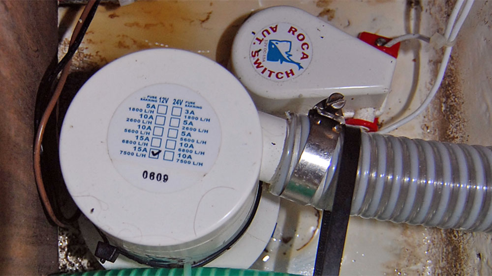 blauwasser_sicherheit_wassereinbruch_leck_pumpe_elektrisch