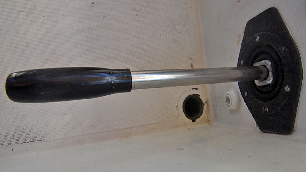 blauwasser_sicherheit_wassereinbruch_leck_pumpe_manuell