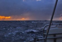 Vorbereitung auf und Umgang mit Squalls auf Ozeanpassagen