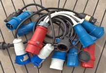 Landstrom (230 Volt): Diese Kabel und Adapter sind hilfreich