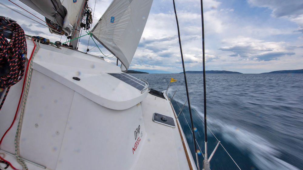 blauwasser_trimaran_neel_test_fahrbericht_charter_hoch_am_wind