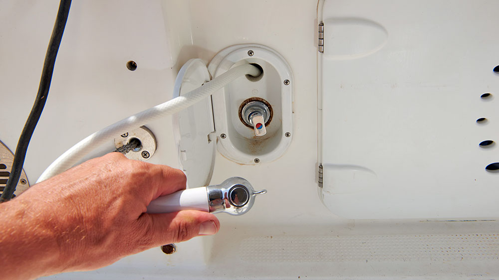 blauwasser_uebernahme_checkliste_charteryacht_decksdusche