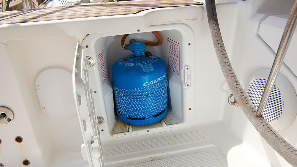 blauwasser_uebernahme_checkliste_charteryacht_gasflasche