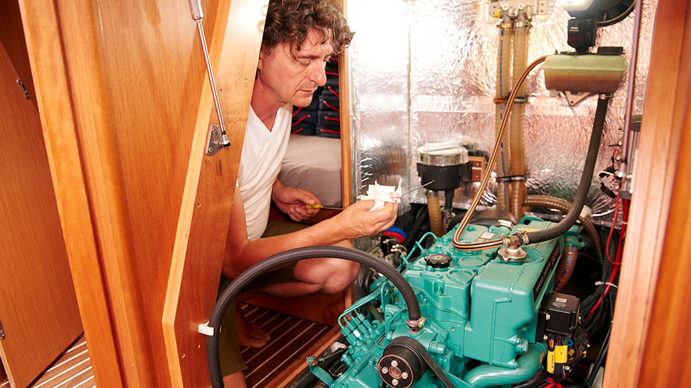 blauwasser_uebernahme_checkliste_charteryacht_motor