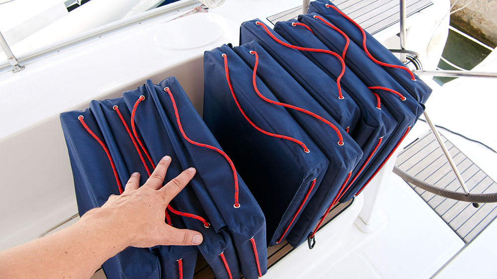 blauwasser_uebernahme_checkliste_charteryacht_sitzpolster_zaehlen