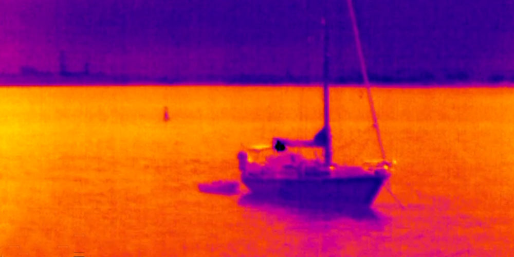 blauwasser_waermebildkamera_flir_farbig_ankerlieger
