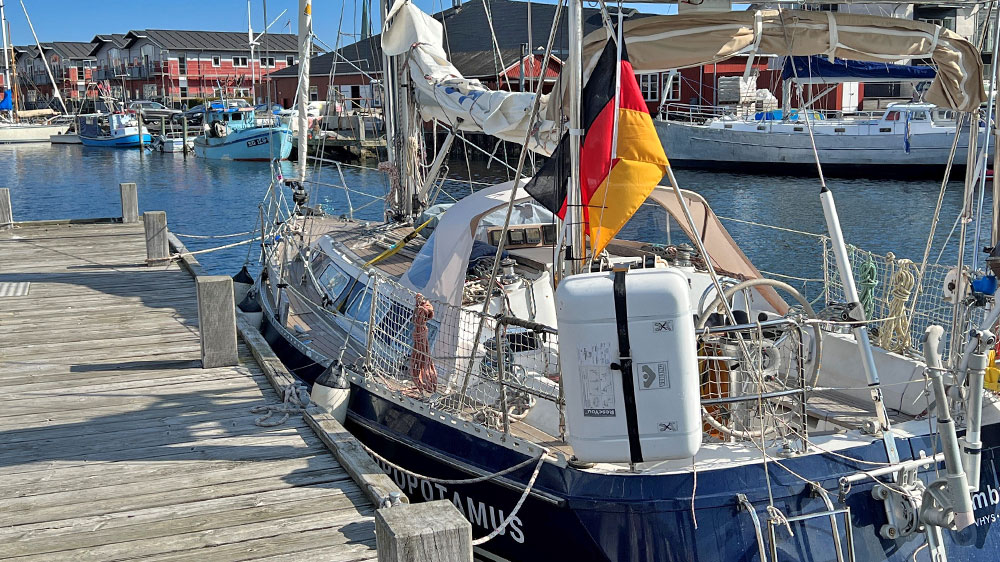 blauwasser_wartung_rettungsinsel_schritte_am_heck