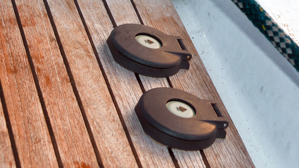blauwasser_yacht_elektrische_rollreffanlage_knoepfe