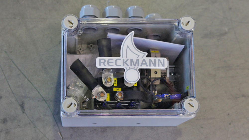 blauwasser_yacht_elektrische_rollreffanlage_switchbox