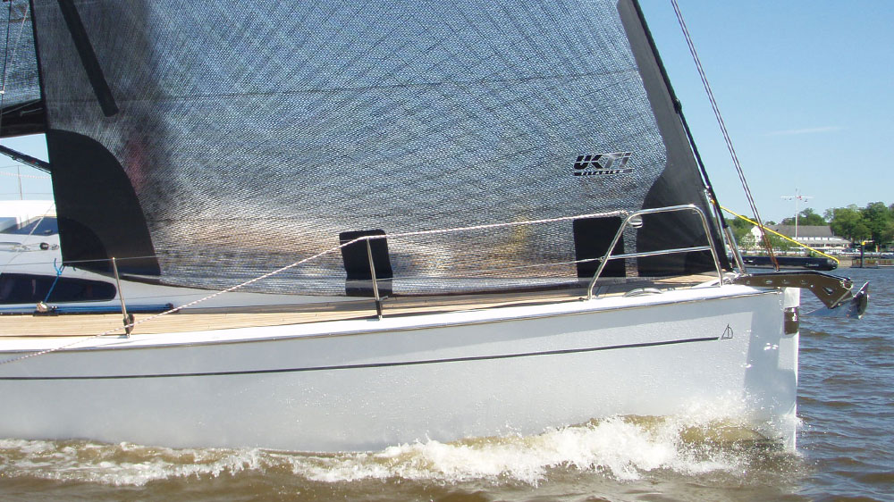 blauwasser_yacht_elektrische_rollreffanlage_unter_deck