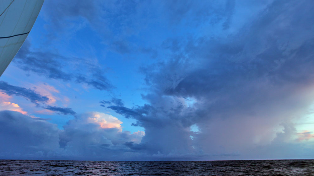 blauwasser_yacht_elektrische_rollreffanlage_wolke