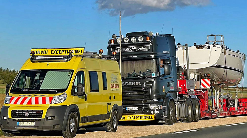 blauwasser_yacht_transport_strasse_lkw_begleitfahrzeug