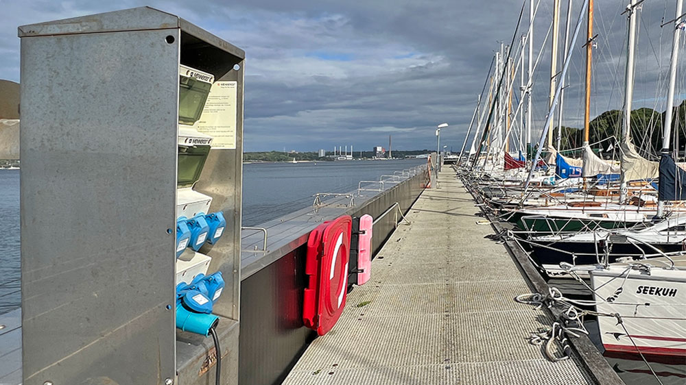 blauwasser_yachtelektrik_230v_landstromanschluss_pier