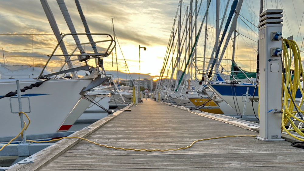 blauwasser_yachtelektrik_230v_landstromanschluss_pier_2